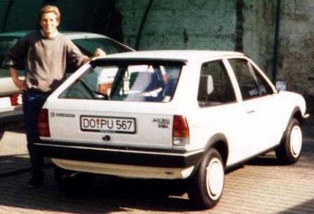 Tadahhh! Das erste echte Auto. Polo Fox Coupé, 1986 für 13.300 DM gekauft. Es gab satte 5% Rabatt.