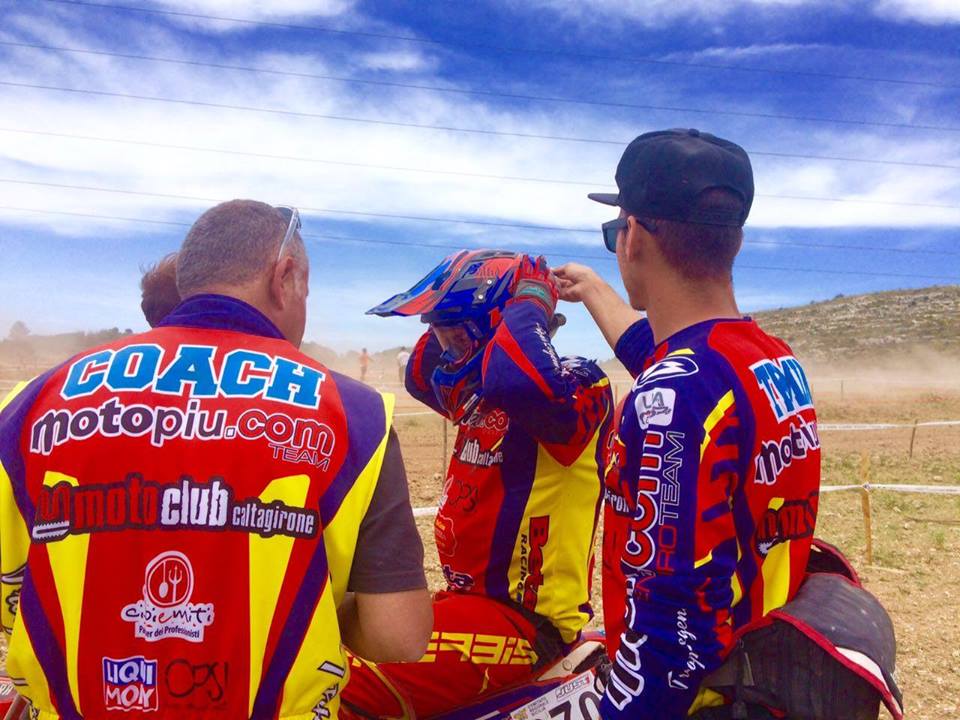 Giacche Gilet Paddock Crew e Team personalizzabili - Benvenuti su TLA Race  Apparels. Abbigliamento e accessori personalizzati per Motocross, Enduro,  Trial, Rally Raid, Downhill, Bmx, Enduro Bike, All Mountain, eBike,  Freestyle, Freeride.