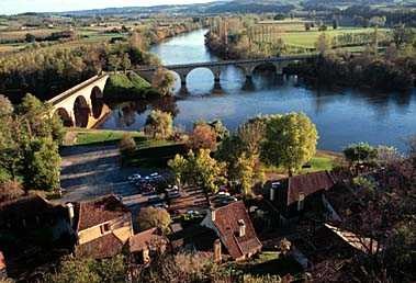 Limeuil, plus beau village de France, au confluent de deux rivières