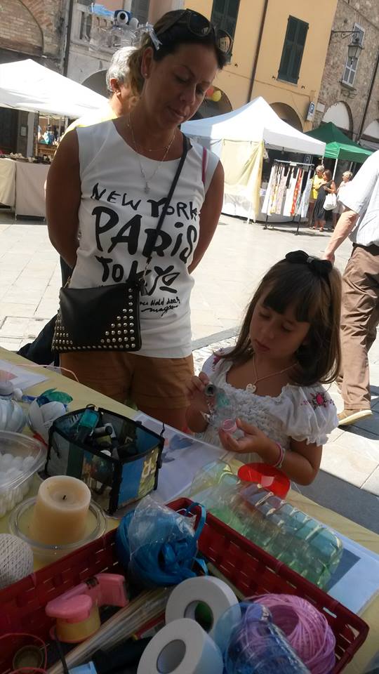 Laboratori sul riuso  in Piazza Trento a Travo agosto 2017