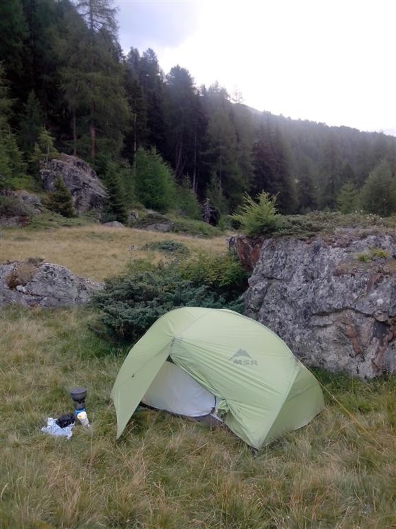 Bivouac caché de la grande piste montant dans le val d'Urschaï