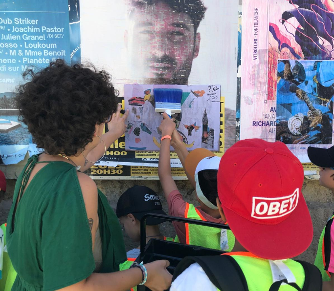 Sortie collage d'affiches au centre aéré