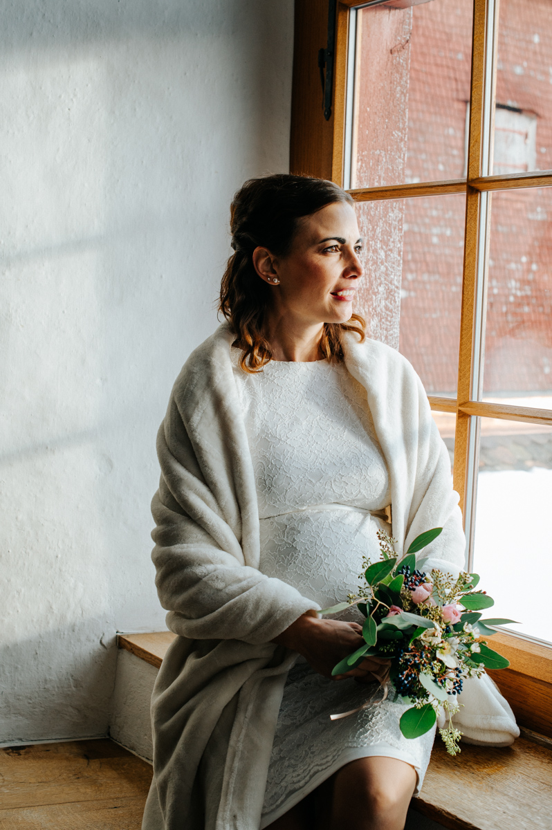 Hochzeitsfotograf schweiz st.gallen thurgau toggenburg zürich lichtenstein ostschweiz Hochzeit Fotograf Berghochzeit Hochzeitsreportage Boho Vintage genuin fotografie schwangerschaftsshooting schwangerschaft portrait babybauchshooting schloss hagenwil