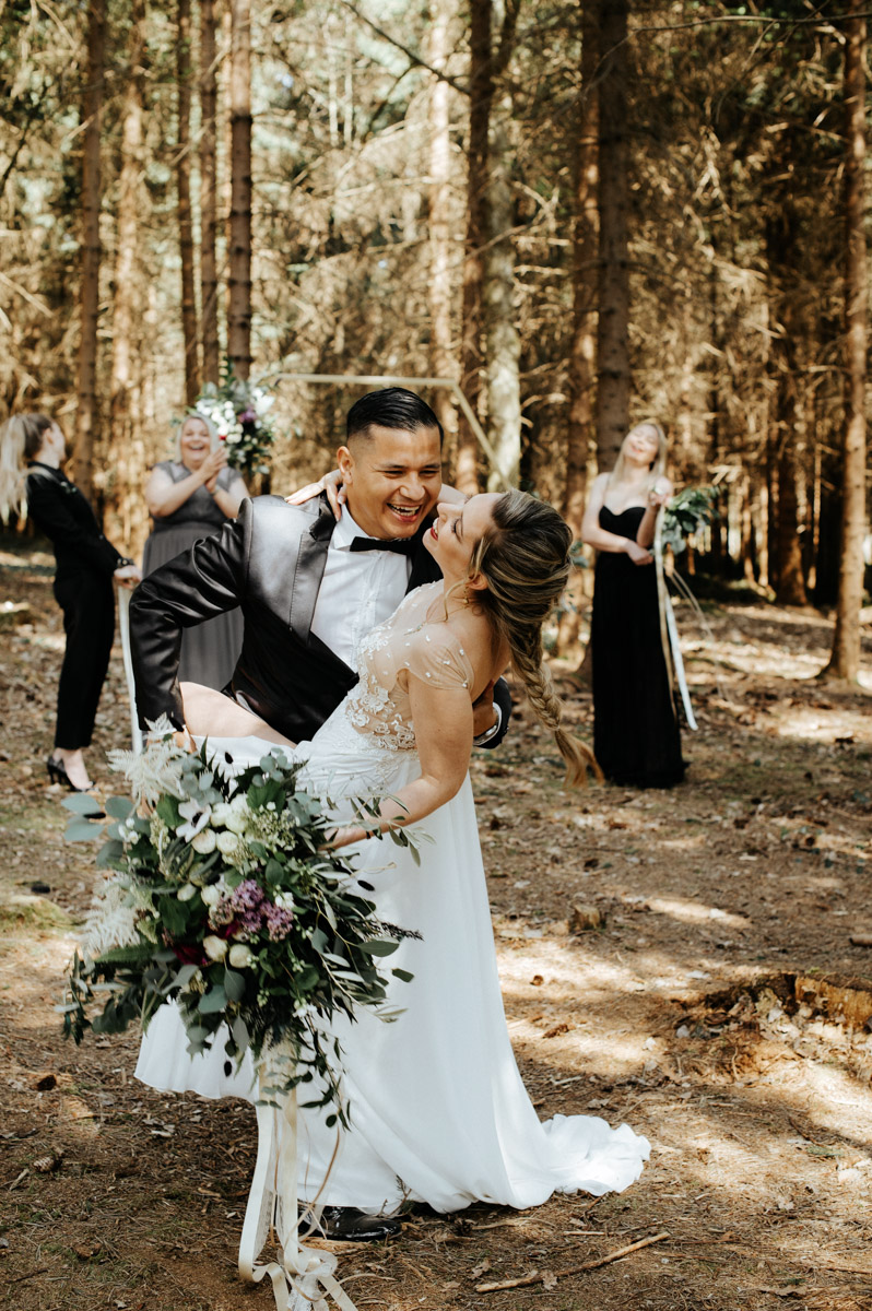 Hochzeitsfotograf schweiz st.gallen thurgau toggenburg zürich lichtenstein ostschweiz Hochzeit Fotograf Berghochzeit Hochzeitsreportage Boho Vintage genuin fotografie Waldhochzeit zuckerpuppe