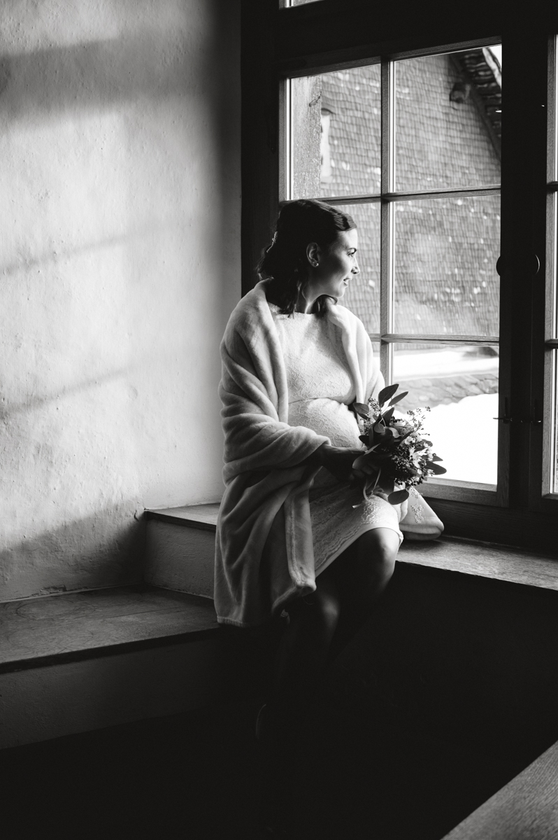 Hochzeitsfotograf schweiz st.gallen thurgau toggenburg zürich lichtenstein ostschweiz Hochzeit Fotograf Berghochzeit Hochzeitsreportage Boho Vintage genuin fotografie schwangerschaftsshooting schwangerschaft portrait babybauchshooting schloss hagenwil