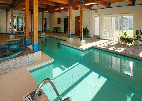 The Fireside Inn Ocean's Edge is equipped with  an Indoor Pool and Hot Tub