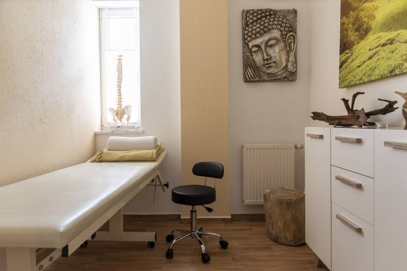 Einblicke in die Gesundheitspraxis - Massageliege