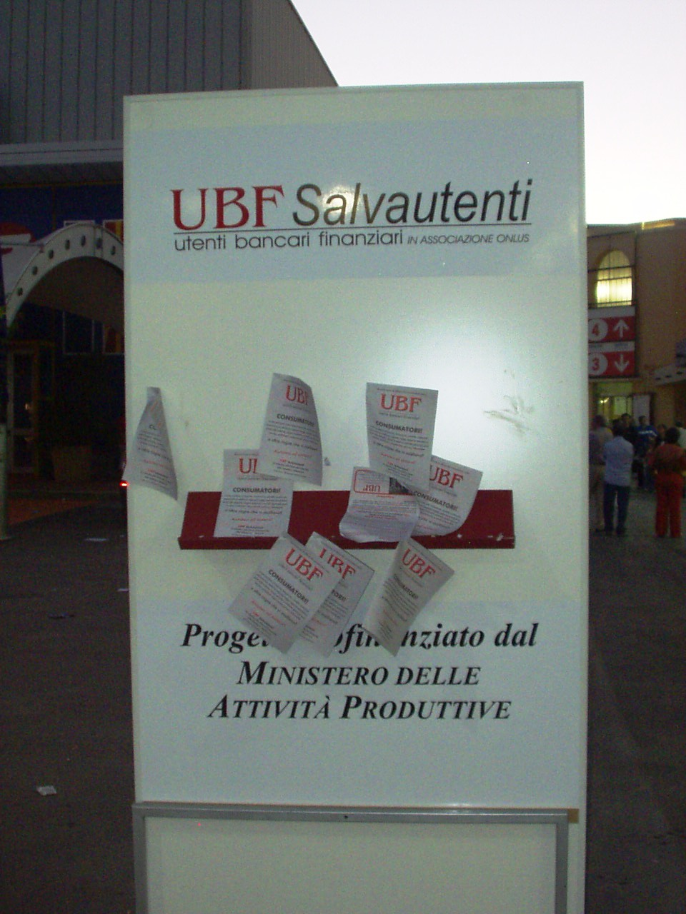 Totem dell'UBF all'interno della Fiera del Levante in prossimità dello stand dell'UBF