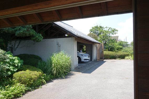 宮脇檀の大邸宅案内する人