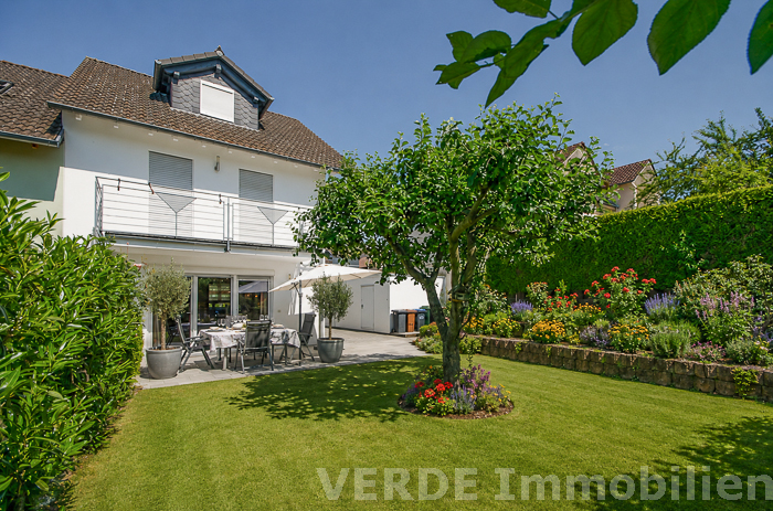 Sonnige Gartenterrasse