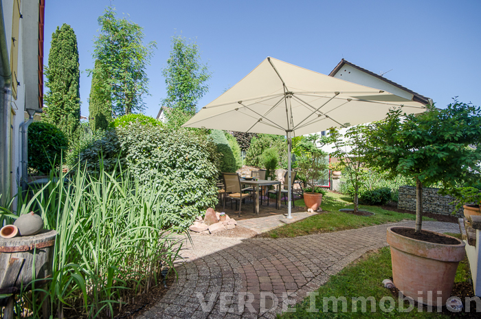 Terrasse in traumhafter Gartenanlage