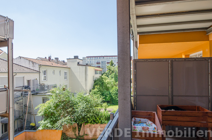 Großer, überdachter Balkon