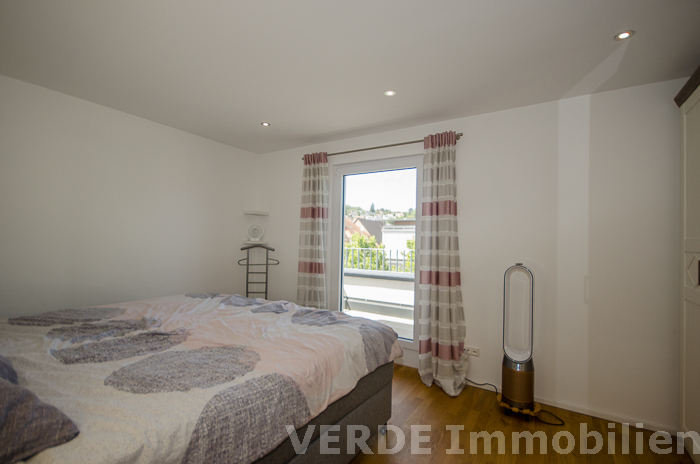 Schlafzimmer mit Balkon