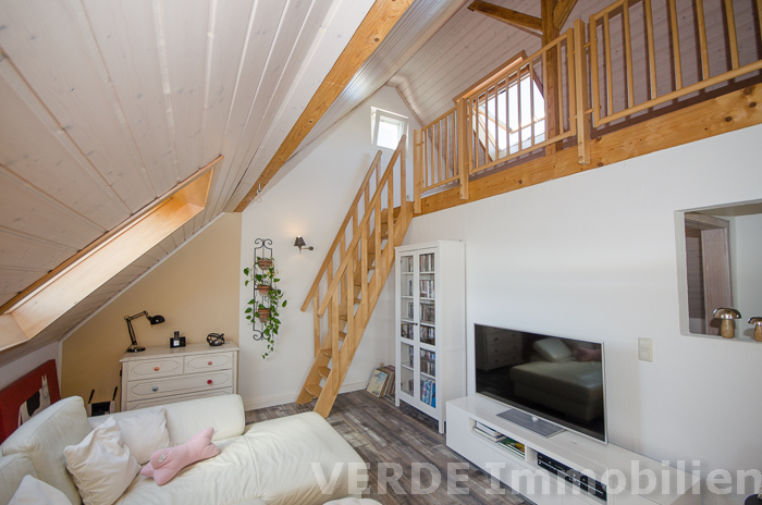 Wohnzimmer mit offener Galerie