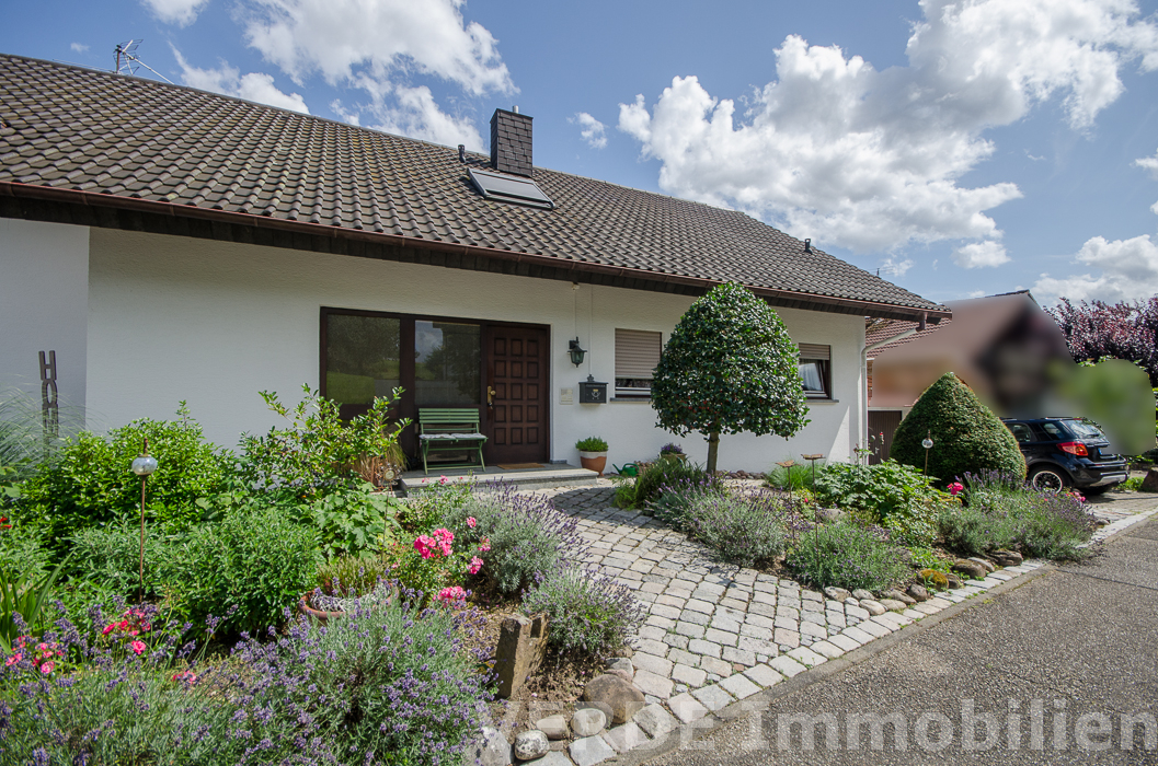 Einfamilienhaus mit Einliegerwohnung in Keltern (Verkauf)