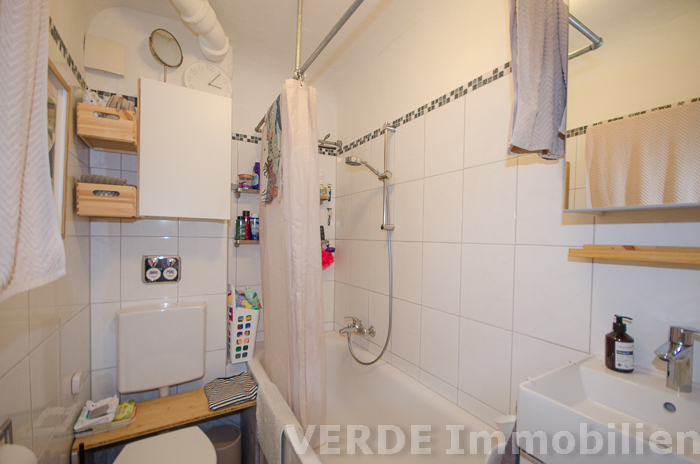 Bad mit Badewanne