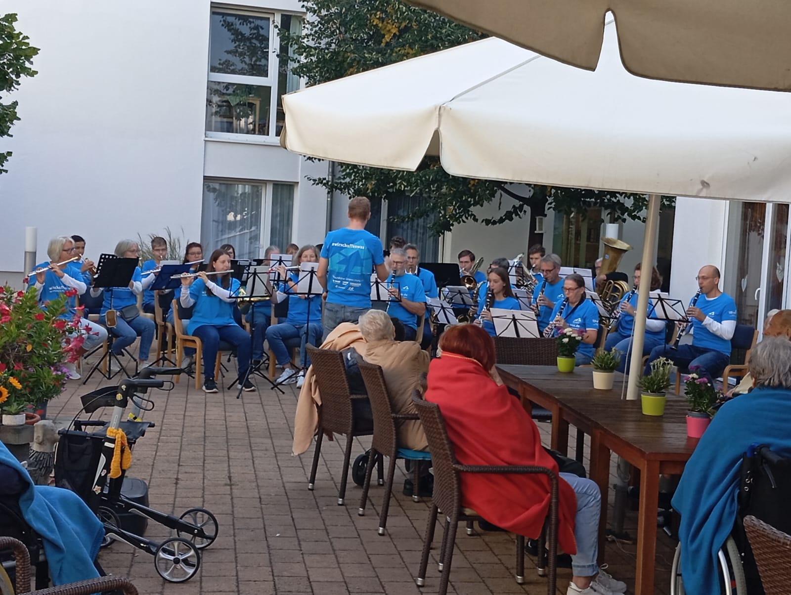 Musikalische Freude im Paulinenhof: Ensemble begeistert zum Freiwilligentag