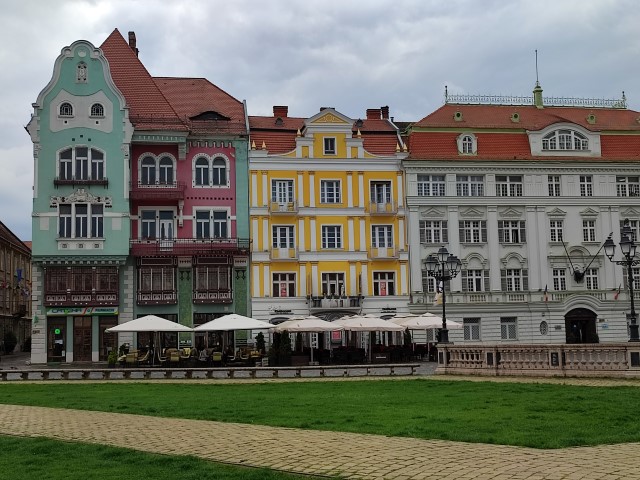 Piata Unirii mit pastelligen Fassaden