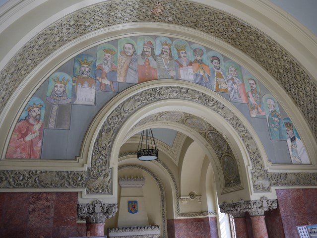 Im Wiedervereinigungssaal: rumänischer Fürstenbogen