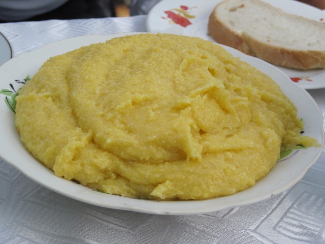 Nationalgericht "Mamaliga": Polenta, Maisbrei