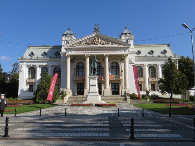 Nationaltheater mit Büste von Vasile Alesandri