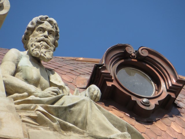 Welcher römische Gott wacht hier über die Stadt?