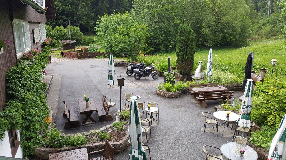 Wir sind in der Walkenmühle angekommen.......nach einem Blitzschlag gibts hier kein Telefon und kein Internet.......Geschweige denn Handyempfang