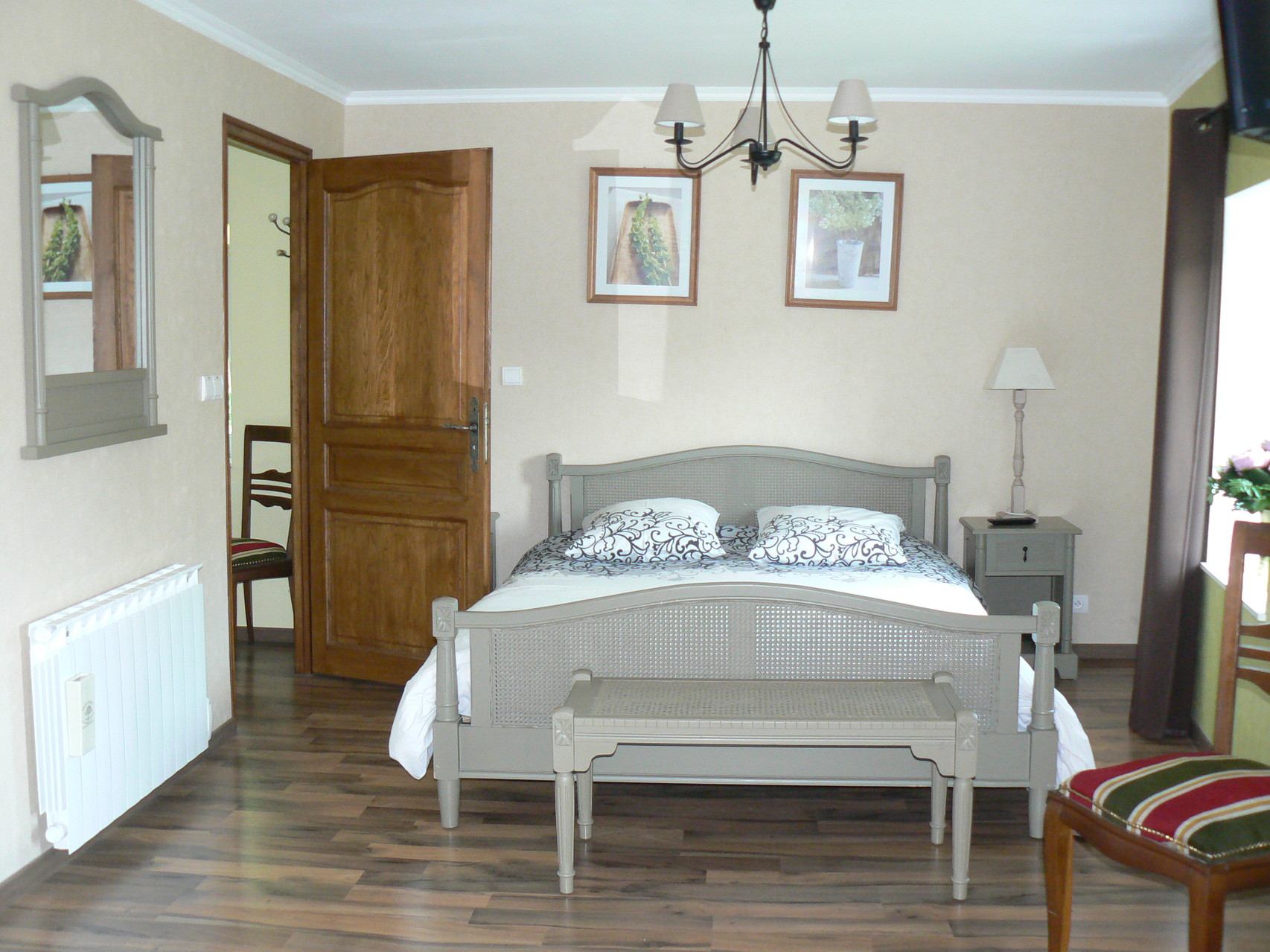 Chambre d'hôtes avec toilettes et salle de bain privé