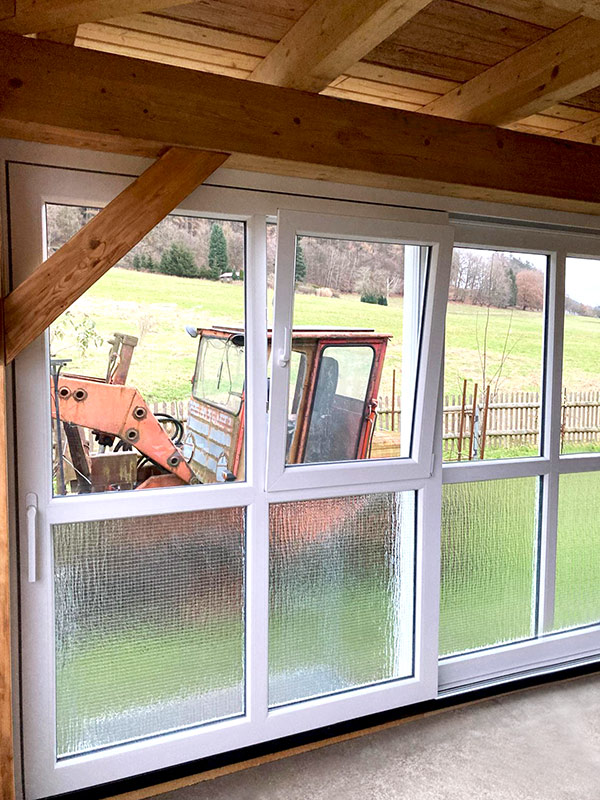 Hebe-Schiebe-Tür mit Fenster, im unteren Teil mit Drahtornamentglas - Moosburg Jochen Döll Innovative Fenster-, Türen- und Oberflächentechnik aus Steinbach-Hallenberg OT Rotterode.