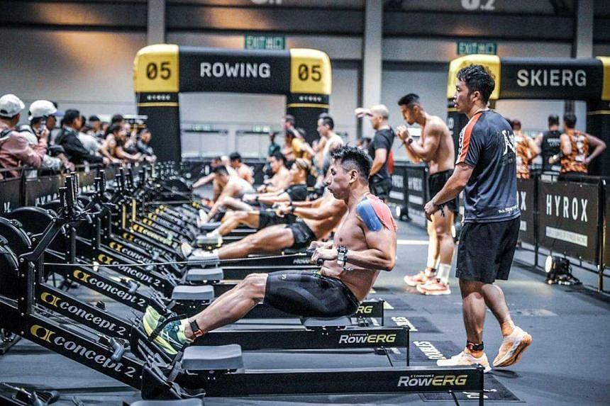 Station rameur – entraînement cardio Hyrox dans la box sport à Keraqua
