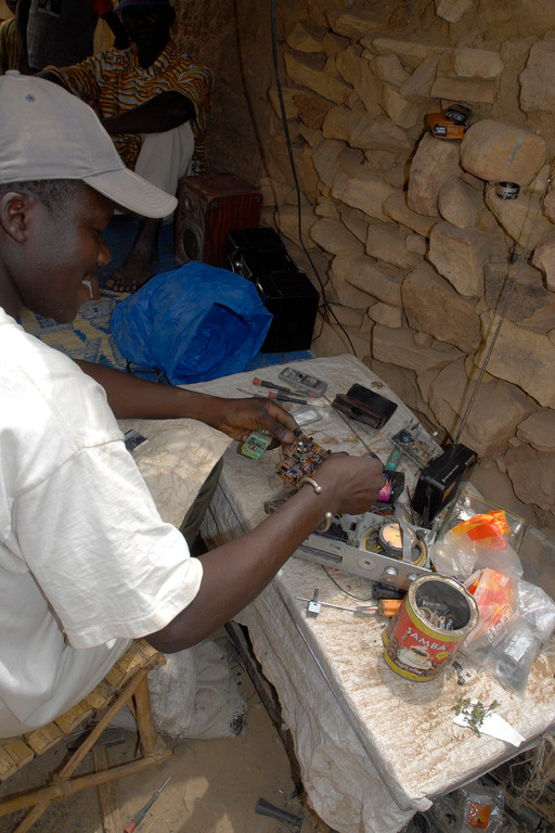 Le spécialiste en réparation et bricolage pour téléphone portable et autres matériels éléctronique.