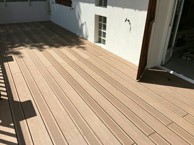 Réalisation terrasse lame en bois composite à COURTRY 77181