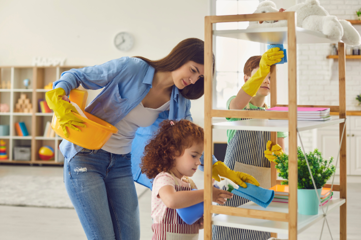 6 huishoudklusjes om met kinderen in de vakantie te doen