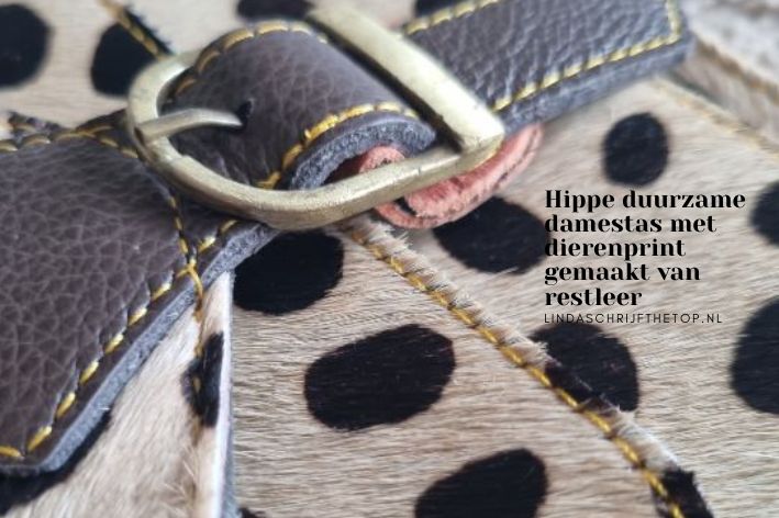 Hippe duurzame damestas met dierenprint gemaakt van restleer