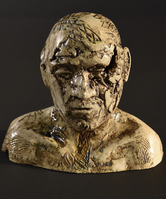 21  |  Ohne Titel  |  2017  |  Steinzeug, Eisenoxid, Craqueléeglasur  |  37cm