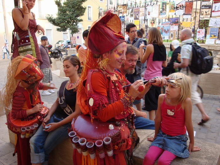 Zora wir geschminkt, am Fest Chalon-dans-les-rues