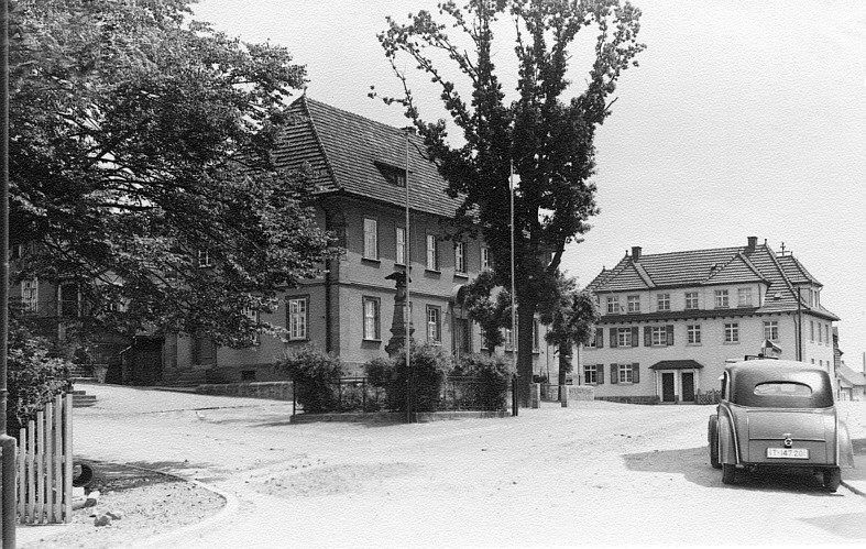 Marktplatz mit "Krieger-Ehrenmal" 1914/18