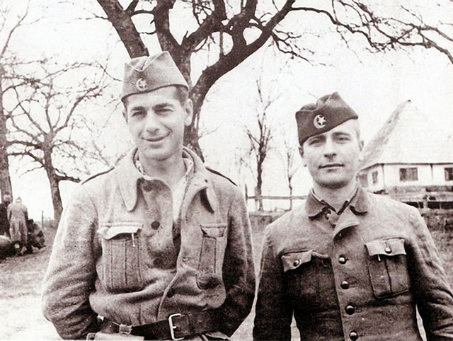 Dva pripadnika Huskine legije / milicije nakon pristupanja partizanskim jedinicima 