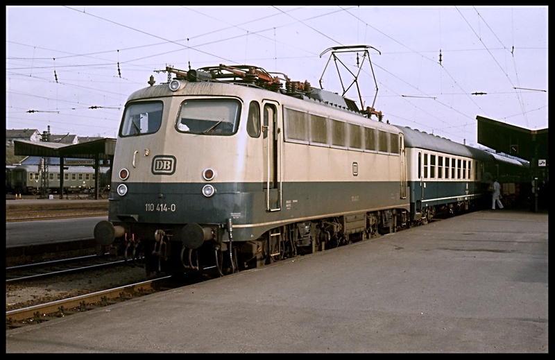 Ab 1974 Kamen Dann Die 25 Serienloks Der Br 181 2 Manfred Britz Eisenbahnfotos