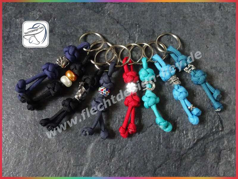 Anhänger mit Schlüsselring aus Paracord