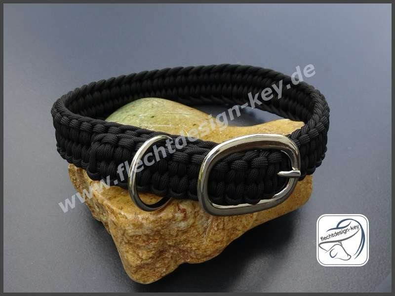 Verstellbares Halsband aus Paracord geflochten