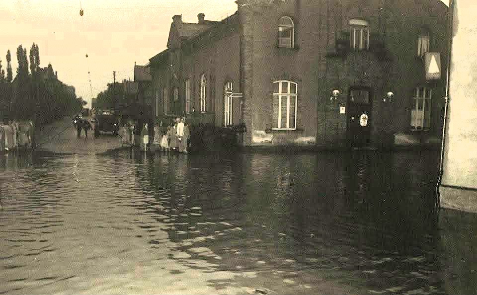 Limburger Straße an der alten Turnhalle (höhe heutiger Freseniuskreisel)