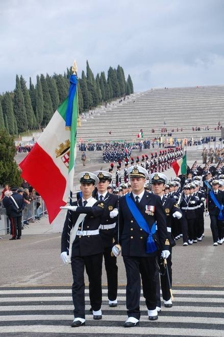 Presenti il 4 nov. a Redipuglia .