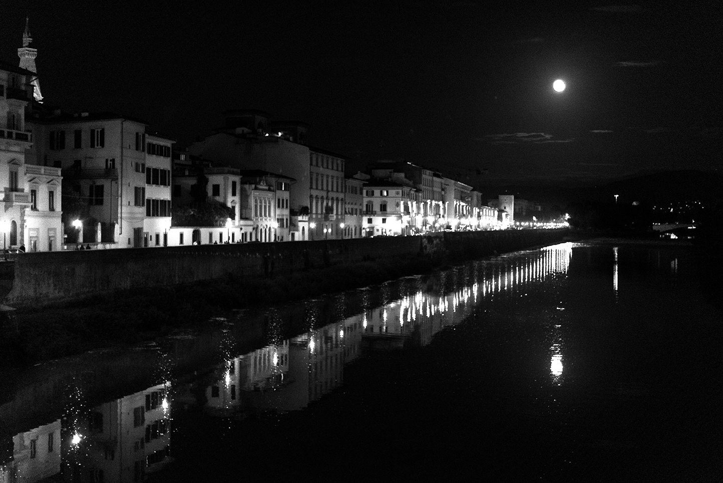 il lungarno e la luna - Firenze