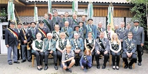 Die Westerhammer Würdenträger mit Vereinsvorsitzendem M.Glyschewski. Foto: Jäger