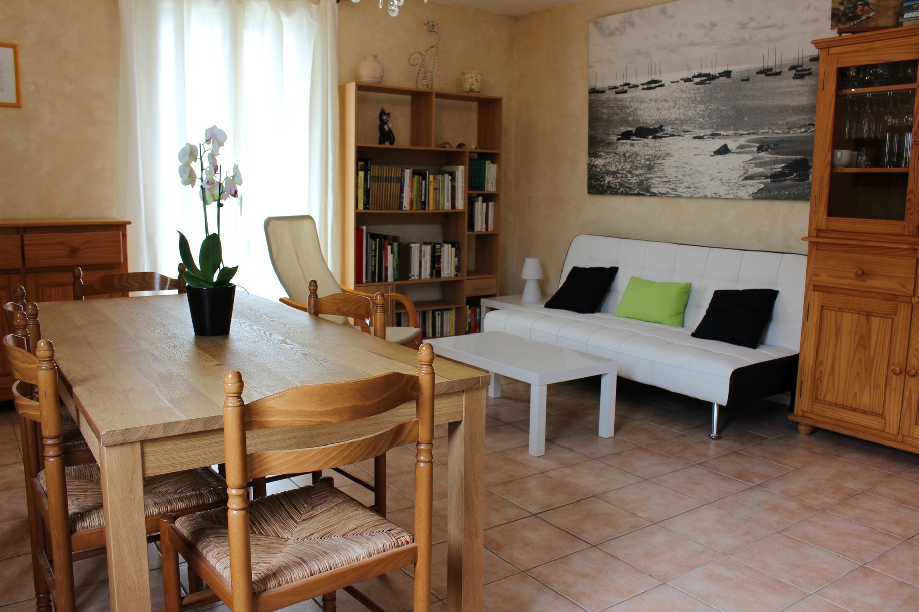 salle de séjour et salle à manger du gite Vacances sous le Catalpa au Teich