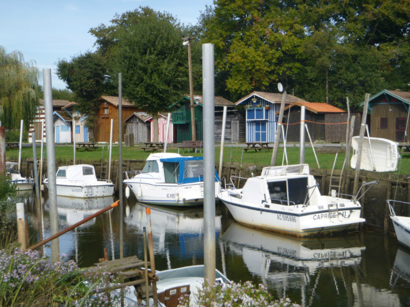 Port de Biganos sur un bras du delta de la Leyre qui se jette sur le Bassin d'Arcachon