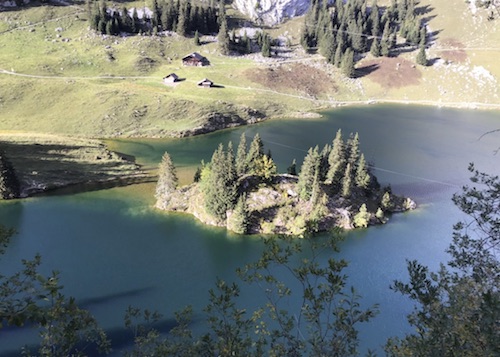 Hinterstockensee, Stockhorn, wandern, türkis, Insel, Bäume, Tannen, Rundwanderweg, Bergsee, Berner Oberland, Oberstocken, Hinterstocken