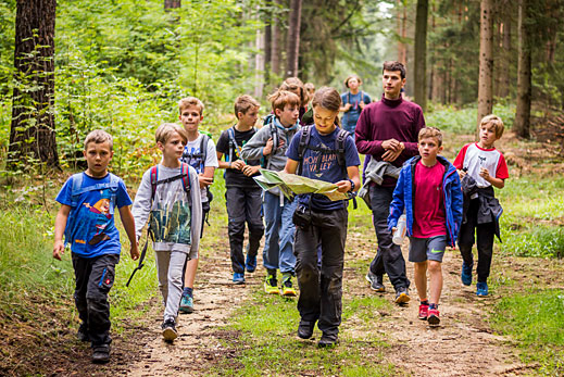 Wer jungen Menschen die Natur näher bringen und mit einer Gruppe tolle Erlebnisse teilen möchte, findet bei uns passende Qualifizierungen. © Robert Michalk