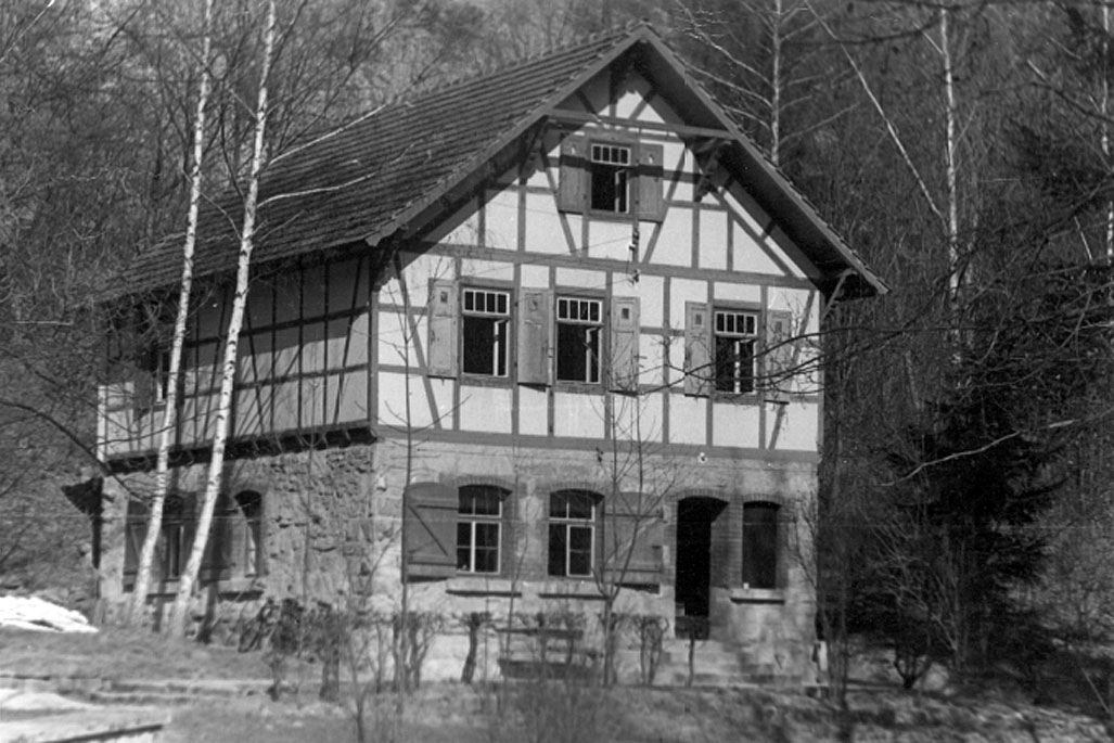 Zu DDR-Zeiten fanden am Wanderheim im Leutratal unter anderem Kinderferienlager und Wandertreffen statt. © Preuß